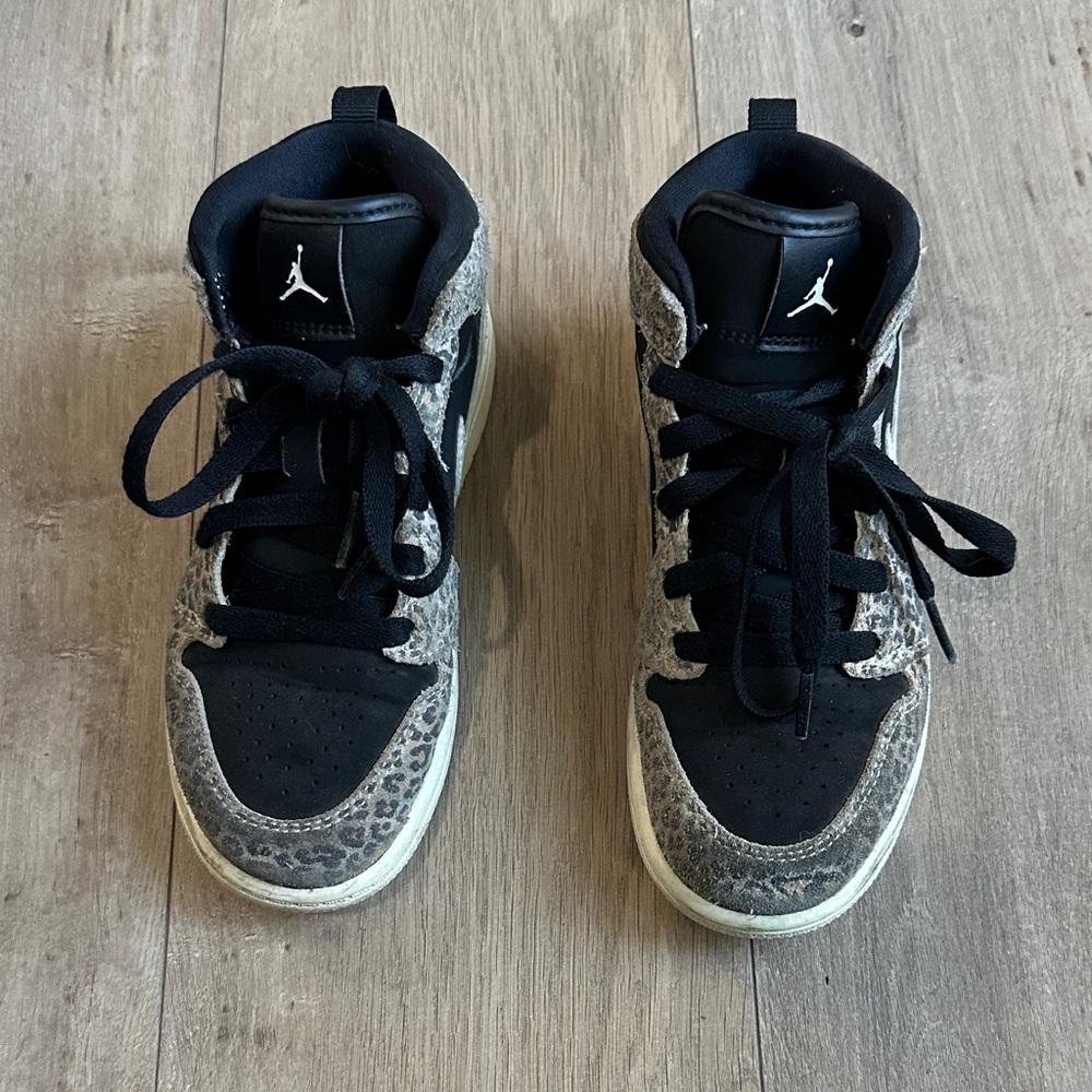 Jordan 1 Mid SE leopard child 13